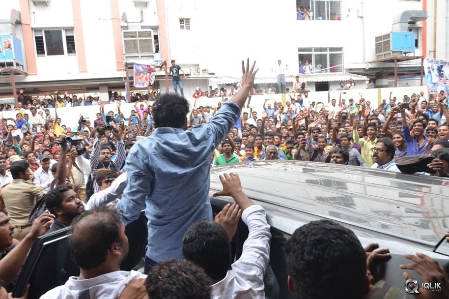 Prabhas-Watches-Baahubali-at-Sudharshan-Theatre